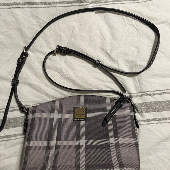 New without tags. Dooney & Burke Graham Gray Plaid Suki Crossbody purse - Picture 2 of 5